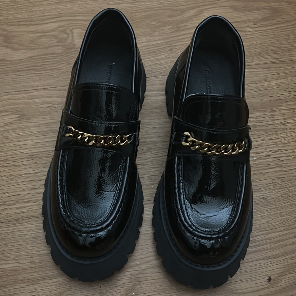 I both them on princess Polly I got a size 5 black I got the wrong size - Picture 3 of 4